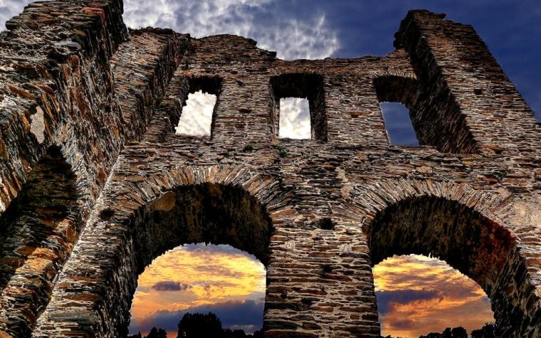 castle-223776_1920