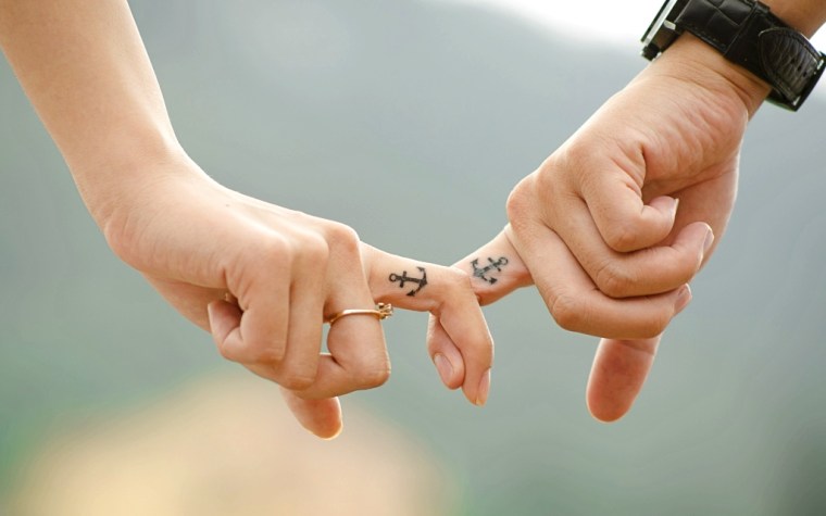 hands-437968_1920