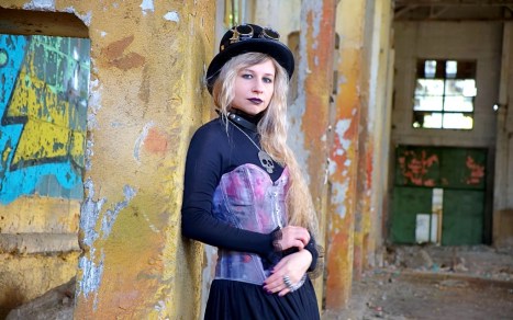 portrait-3036869_1920
